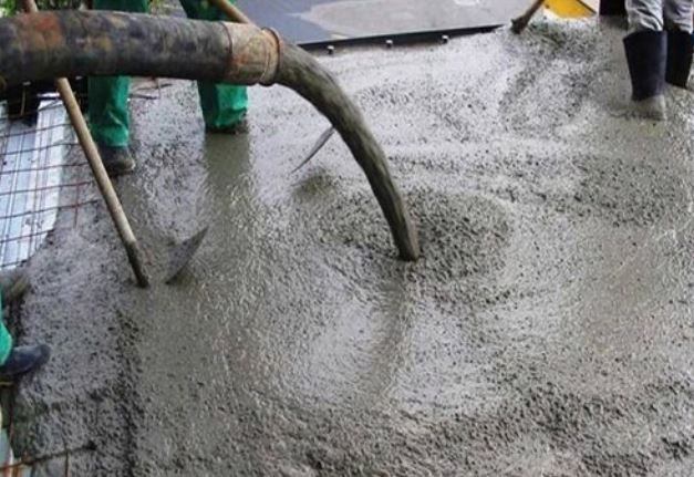 compaction of concreting by workers
